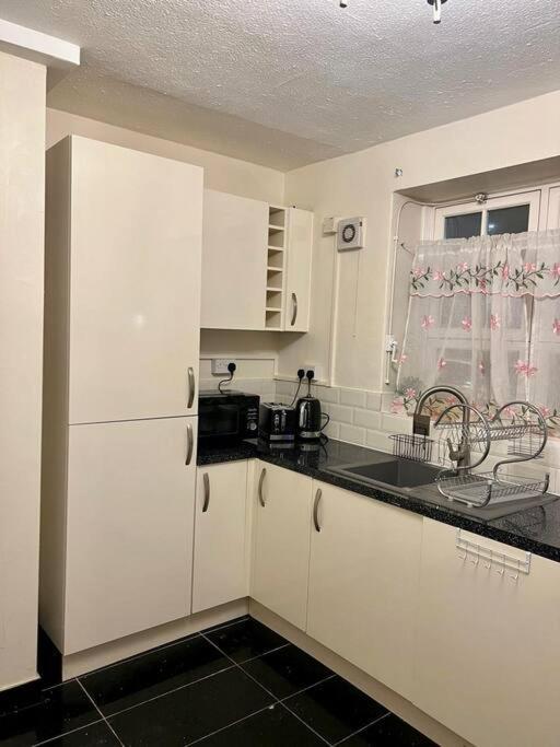 2 Bedroom Flat In Vauxhall, London Bagian luar foto