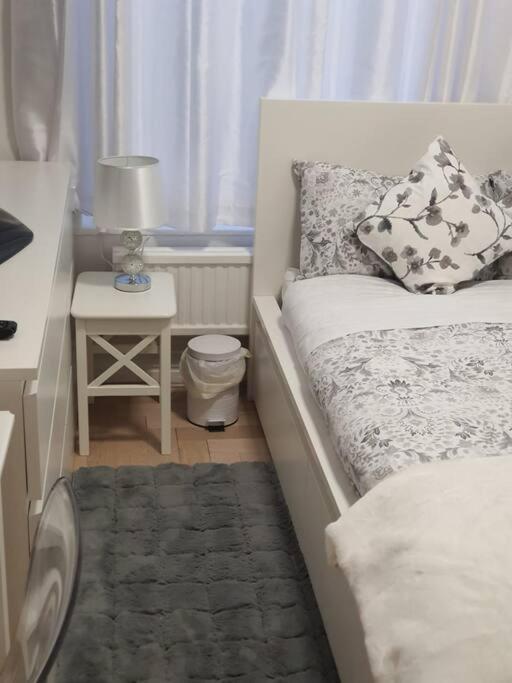 2 Bedroom Flat In Vauxhall, London Bagian luar foto