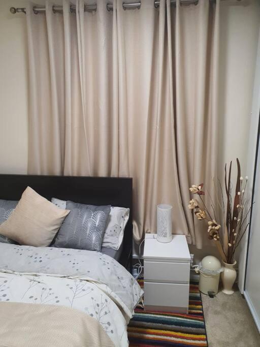 2 Bedroom Flat In Vauxhall, London Bagian luar foto
