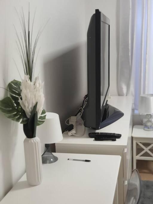 2 Bedroom Flat In Vauxhall, London Bagian luar foto